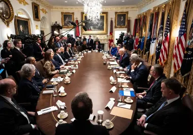 Pam Bondi, Lori Chavez-DeRemer y Kristi Noem estuvieron en una reunión de gabinete con el presidente Trump en enero. Todas habían dejado el gobierno para mayo.