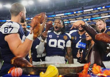 CeeDee Lamb concretó una jugada de 51 yardas que cambió el rumbo del juego especial de Día de Acción de Gracias.