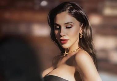 El nuevo documental sobre Emma Coronel expone cómo pasó de una adolescencia rural marcada por carencias a una relación clandestina, controlada y llena de asimetrías con Joaquín “El Chapo” Guzmán.