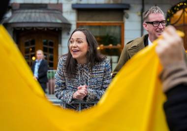 La ganadora del Premio Nobel de la Paz María Corina Machado y el vicepresidente del Comité Noruego del Nobel, Asle Toje (derecha), en el exterior del Grand Hotel, en Oslo, el 12 de diciembre de 2025. FOTO: