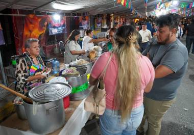 Cocineras y productores locales ofrecerán alimentos elaborados de manera artesanal durante los tres días del evento.