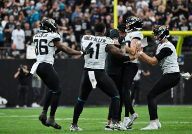 Little superó a Justin Tucker y dejó su nombre grabado en los libros de la liga.