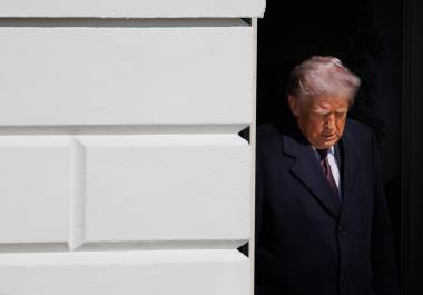 El presidente estadounidense aseguró tras emitir la orden que no volverán a hacer negocios con la empresa.