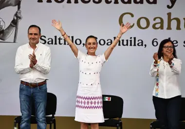 La Presidenta fue recibida entre gritos y consignas en un encuentro al que también acudieron representantes políticos estatales y legisladores federales.