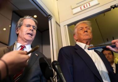 Trump defendió su política comercial unos días después de que el Tribunal Supremo estadounidense se mostrase escéptico sobre la legalidad de los aranceles que ha impuesto a prácticamente todos los territorios del mundo. FOTO: