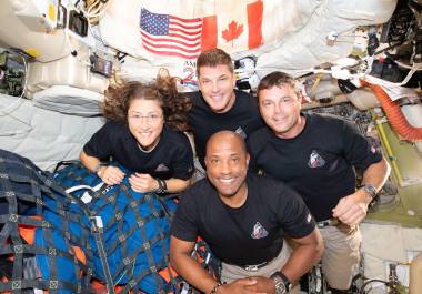 Los astronautas de la misión tienen horarios programados para el desayuno, la comida y la cena con menús basados en sus preferencias personales y necesidades nutricionales.