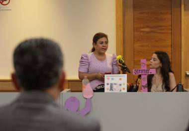 Sandra Soto, hermana de Serymar Soto, víctima de feminicidio en 2017, al igual que otras familias de víctimas de feminicidio, se reunieron con autoridades del Poder Judicial.