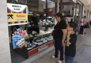 Para las tienditas de la esquina, la demanda se mantiene durante todo el ciclo escolar con la compra cotidiana de los insumos para el almuerzo de los estudiantes al interior de sus planteles.
