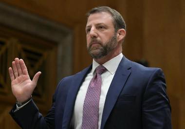 Esto ocurre en un momento especialmente delicado, marcado por el caos en los aeropuertos derivado de la escasez de personal tras el cierre parcial del Departamento de Seguridad Nacional.