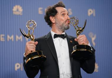 Triunfo. Matthew Rhys fue uno de los grandes ganadores de la noche gracias a su trabajo en ‘La Maldición de Widow’s Bay’.