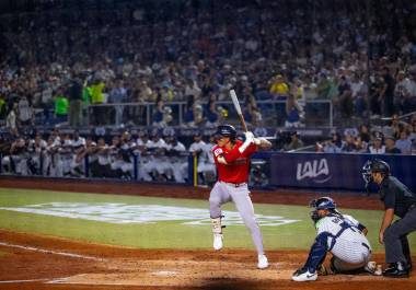 Red Sox se llevó una contundente victoria de 10-1 sobre los Sultanes de Monterrey en el Estadio Mobil Super.