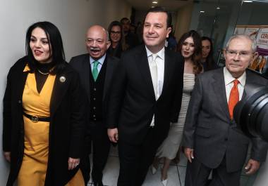 Federico Fernández (al centro), informó que empresarios de la entidad presentaron denuncias por extorsión contra Édgar “N”.