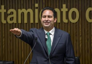 Javier Díaz González rinde protesta como alcalde de Saltillo en presencia de autoridades estatales, federales y su familia, marcando el inicio de una nueva etapa para la ciudad.