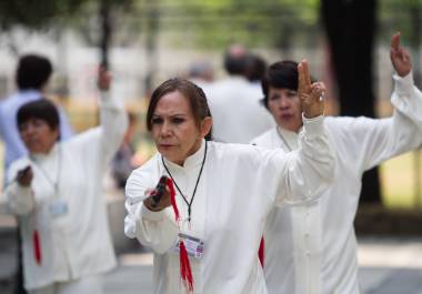 Las personas adultas mayores con credencial INAPAM pueden acceder a centros culturales y clubes donde se imparten actividades recreativas, educativas y físicas.