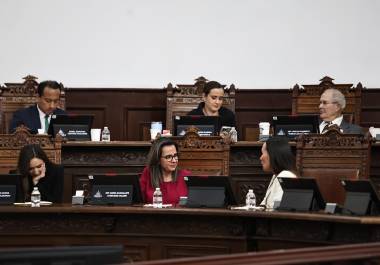 La diputada Guadalupe Oyervides explicó que el proceso para nombrar a quien asumirá la alcaldía de Torreón deberá pasar por la Comisión de Gobernación y posteriormente ser votado por el Pleno del Congreso.