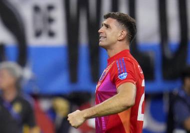 Emiliano Martínez detuvo dos penales para darle el pase a las Semifinales a Argentina.