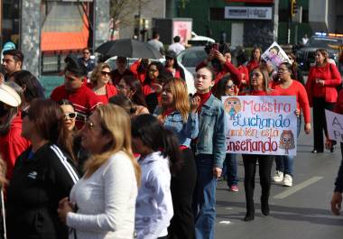 El 2 de marzo, maestros de Saltillo salieron a las calles para mostrar su rechazo a la reforma a la Ley del ISSSTE.