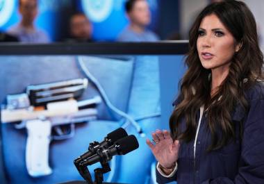 Acusan a la funcionaria de permitir y supervisar ‘un mecanismo de crueldad y perversidad construido por la Administración del presidente Donald Trump’. FOTO: