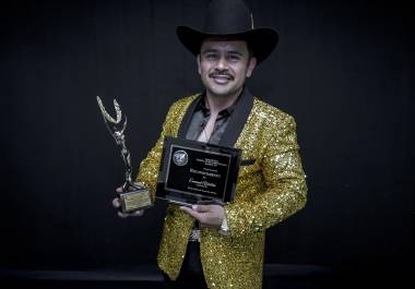 Carrera. El cantante saltillense aseguró que el galardón representa una pausa para reflexionar y seguir consolidando su carrera artística.