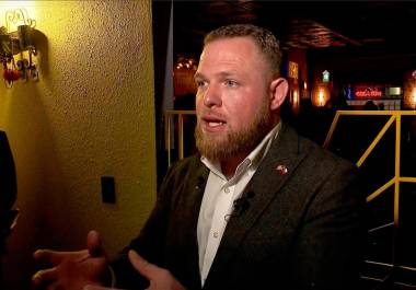 Taylor Rehmet venció en esta elección en Texas, rompiendo una racha de derrotas de más de tres décadas en esta zona de Estados Unidos.