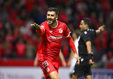 Paulinho firmó una noche redonda en el Nemesio Diez con triplete incluido para encaminar a Toluca en la serie ante LA Galaxy.