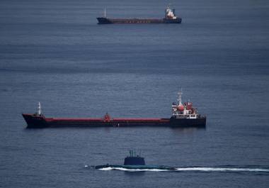 Un submarino israelí en la bahía de Haifa, en el norte de Israel, el sábado 28 de febrero de 2026, después de que Israel emitiera una alerta nacional tras sus ataques contra Irán.