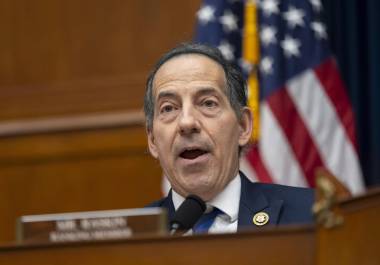 El congresista Jamie Raskin, demócrata por Maryland y miembro de alto rango del comité, interroga a la secretaria de Seguridad Nacional, en la Cámara de Representantes.