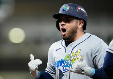 Jonathan Aranda volvió a ser determinante para los Rays de Tampa Bay, que derrotaron 3-1 a Cleveland y están a una victoria de avanzar a la Serie Mundial 2026.