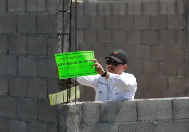 Las ocho construcciones se localizan dentro de la Zona Sujeta a Conservación Ecológica, a la altura de Lomas Verdes.