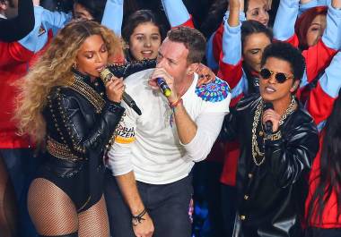 Coldplay estuvo presente junto a Beyoncé y Bruno Mars en el show de medio tiempo del Super Bowl del 2016.