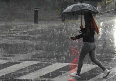 Este día, domingo 4 de octubre, el frente número 1 se extenderá como estacionario frente a la costa de Tamaulipas originando lluvias intensas.