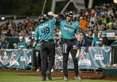 Saraperos inicia serie ante Rieleros en el Estadio Alberto Romo Chávez.
