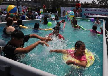 Abril genera expectativas entre familias y trabajadores por posibles megapuentes tras Semana Santa.
