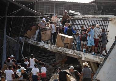 Las autoridades de Venezuela reportan 589 muertos y 2 mil 980 heridos tras los terremotos; continúan las labores de rescate con apoyo de brigadas internacionales.