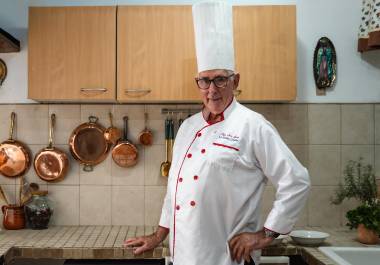 Jean Louis abre su cocina doméstica para compartir una de sus recetas más célebres.