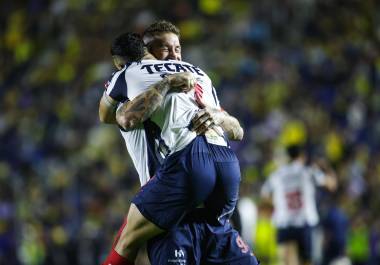 Germán Berterame celebra el gol en tiempo agregado que selló la clasificación de Rayados.