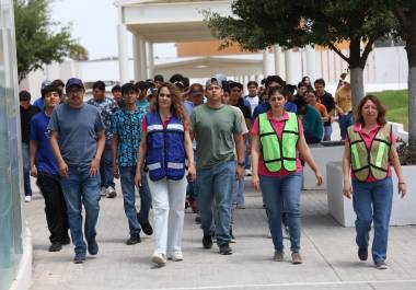 La UAdeC participó en el Simulacro Nacional de Protección Civil con un ejercicio de evacuación por conato de incendio en la Infoteca de Ciudad Universitaria.