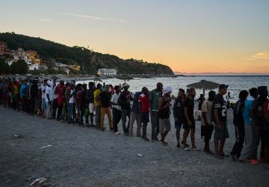La entrada repentina de 72 mil migrantes el jueves y el viernes provocó una crisis humanitaria en Ceuta y reavivó el debate migratorio en el bloque de 27 países, aunque la mayoría de los migrantes regresó pronto.