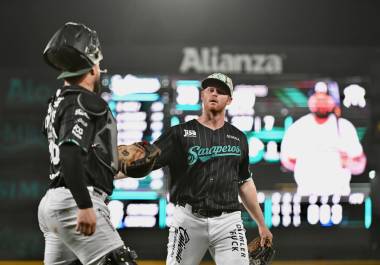 El pitcheo de Saraperos no logró contener el rally temprano de Sultanes, que atacó desde la tercera entrada y encaminó la blanqueada en el Madero.