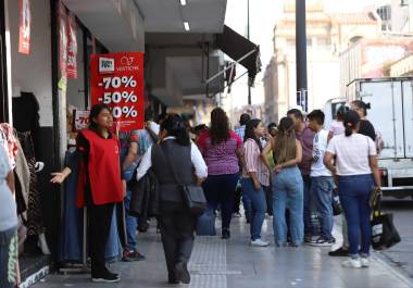 Ropa y juguetes son los artículos que compradores aseguran priorizar durante el fin de semana.