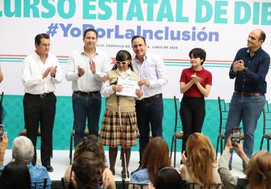 Autoridades estatales participaron en la entrega de reconocimientos para los menores que participaron en este concurso.