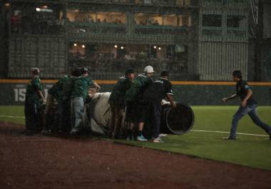La lluvia obligó a detener el tercer juego de la serie cuando Saraperos mantenía ventaja de 5-1 sobre Sultanes.