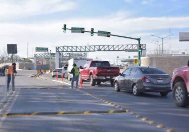 Autoridades de Acuña instan a los viajeros a planificar su cruce ante las nuevas medidas de inspección.