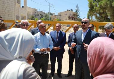 Diplomáticos de 24 países europeos, americanos, árabes y asiáticos visitan Yenín, en el norte de Cisjordania ocupada, contra la que abrió fuego el Ejército israelí.