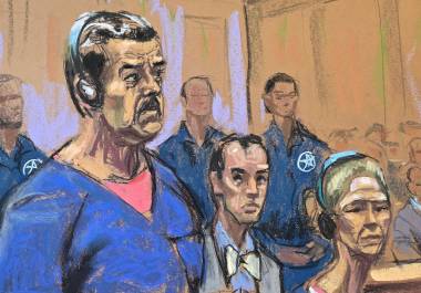 Fotografía de un dibujo realizado por la artista Jane Rosenberg donde aparece el presidente de Venezuela, Nicolás Maduro (i), junto a su esposa, Cilia Flores (d), compareciendo ante un tribunal federal, en Nueva York.