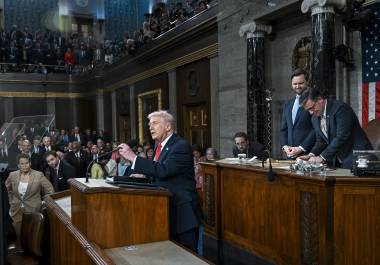El presidente Donald Trump pronuncia su discurso sobre el Estado de la Unión ante una sesión conjunta del Congreso en el Capitolio de Washington.
