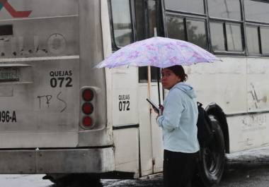 La falta de asistencia observada en la última semana, en parte debido al mal tiempo, ha dejado en los padres la responsabilidad de decidir si sus hijos deben ir a la escuela.