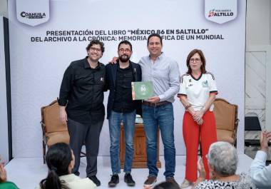 Autoridades estatales, municipales y representantes del ámbito cultural acompañaron la presentación de la obra en el marco del FINA 2026.