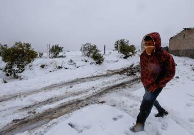 Estos fenómenos, que pueden causar lluvias, vientos fuertes y heladas, afectarán inicialmente el noroeste de México antes de desplazarse al sur.