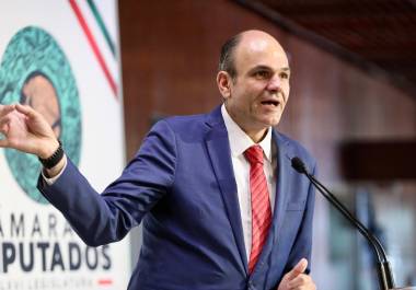 El legislador propone que la distribución de recursos a estados y municipios considere indicadores del INEGI.